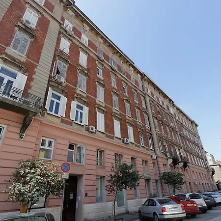 Centrally Located Apartman Seagull Rijeka Buitenkant foto